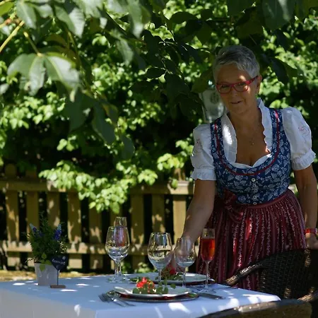 Hotel Landgasthof Hirsch 2*
